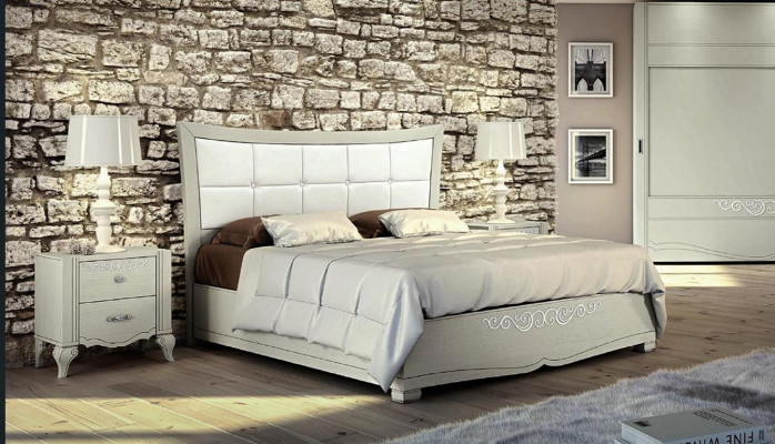 Luxueux ensemble de chambre à coucher comprenant 3 pièces : lit, table de chevet, suite de lits en bois double moderne.