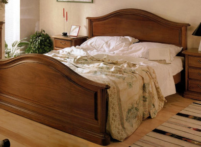 Achetez un grand lit double dans un style classique et simple en bois naturel.