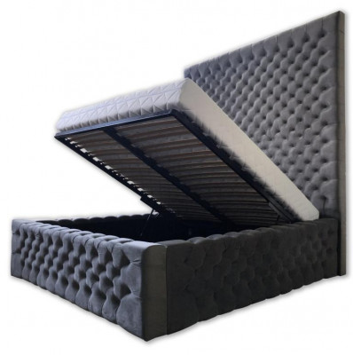 Lit Chesterfield design moderne dans un style de luxe moderne avec une haute tête de lit.