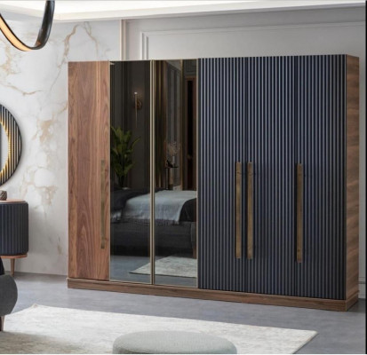 Armoire brune de designer de luxe en bois meuble armoire.