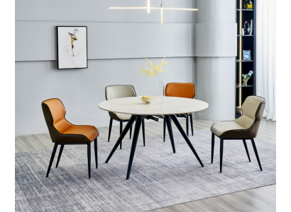 Table ronde beige pour la salle à manger avec 4 chaises rembourrées, design de salle à manger.