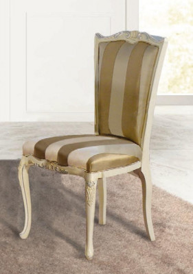 Chaise de salle à manger Chaises classiques de luxe en bois. Conception de chaises en bois. Nouveaux meubles.