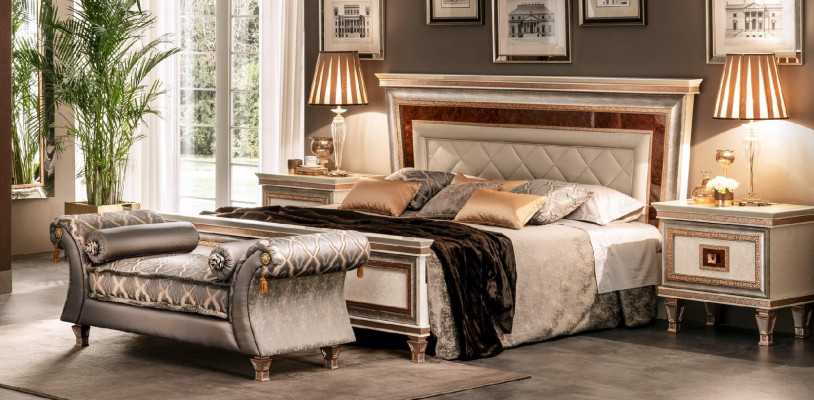 Ensemble de chambre de luxe 4 pièces. Lit + 2 tables de chevet + chaise longue design.