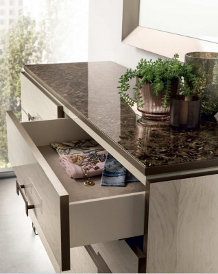 Ensemble de salle à manger 3 pièces. Vitrine de table à manger Commode de salle à manger moderne en italien.