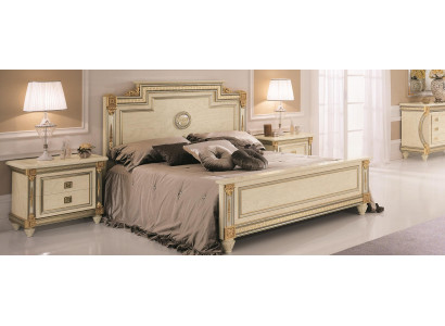 Royal Bed 2x Nachttische Schlafzimmer Suite 3tlg. Set Holzbetten neu
