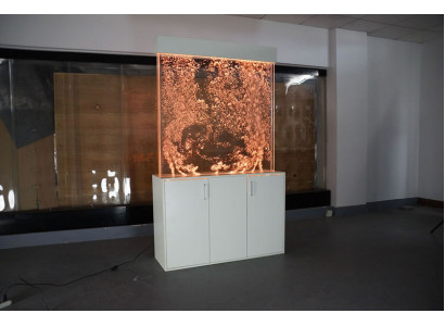 Mur d'eau avec colonne de base armoire de séparation étagère vitrine