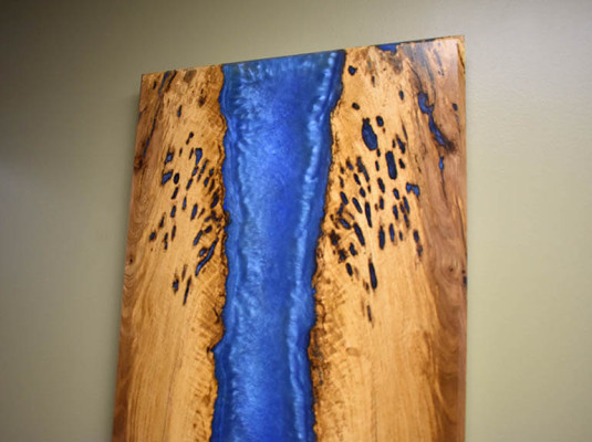 Peinture murale en résine époxy avec image de cascade artisanale.