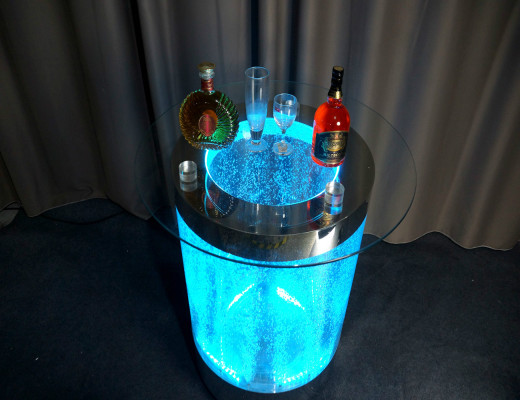 Comptoir de bar à LED, mur d'eau, étagère, mobilier de comptoir éclairé, table basse.