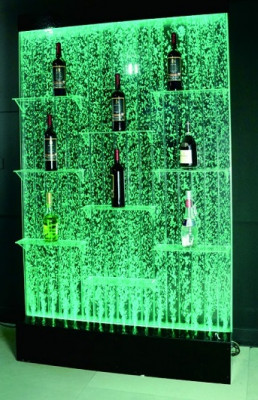 Étagères éclairées par des LEDs, mur d'eau design, étagère de bar, colonne d'eau, colonnes d'eau.