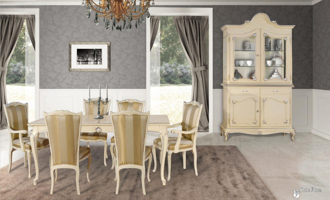Ensemble de table de salle à manger avec 6 chaises de style luxueux. Groupe de 8 chaises avec vitrine.