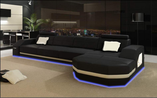 Élégant canapé d'angle noir en forme de L. Meuble élégant pour votre maison