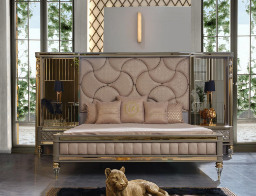 Lit double avec deux tables de chevet dans un design de luxe de haute qualité en beige avec des éléments dorés