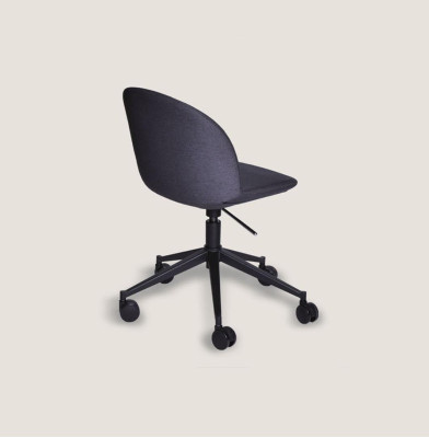 Chaise de bureau noire moderne pivotante avec accoudoirs design pour chef.