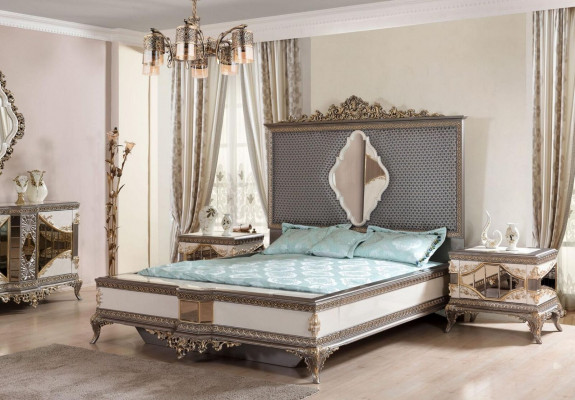 Chambre de luxe classique en gris avec lit double et 2 tables de chevet.