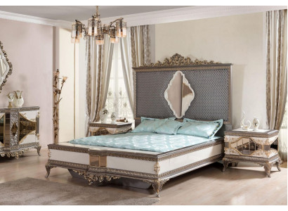 Chambre de luxe classique en gris avec lit double et 2 tables de chevet.