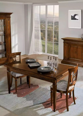 Suite de 7 pièces. Salle à manger Table à manger 4x Chaises Vitrine Meubles en bois de luxe
