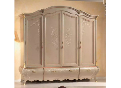 Grande armoire classique à quatre portes en bois massif de luxe.