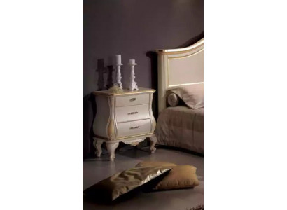 Table de chevet design moderne en bois blanc dans la chambre à coucher Meuble classique