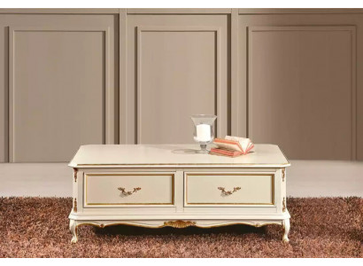 Table basse de luxe blanche pour salon de style classique en bois de qualité supérieure.