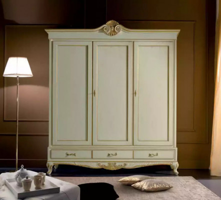 Armoire classique en bois pour vêtements de style r pour chambre à coucher.