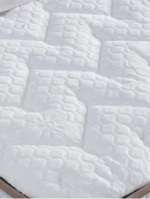 Ensemble de chambre Blanc Lit Boxspring Chesterfield Élégants 2x Tables de nuit 3 pièces.