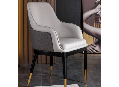 Chaise luxueuse en bois gris de style moderne pour votre salle à manger.