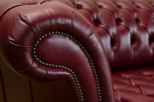 Canapé Chesterfield design 4 places en tissu classique et luxueux
