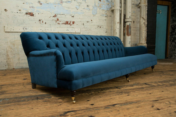 Grand canapé Chesterfield bleu quatre places XXL de luxe en tissu Canapé Rembourré