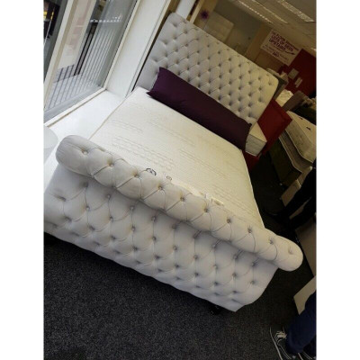 Velours Velours Chesterfield Design Lit Classique Lit Cadre de Lit Lits Nouveau Rembourrage