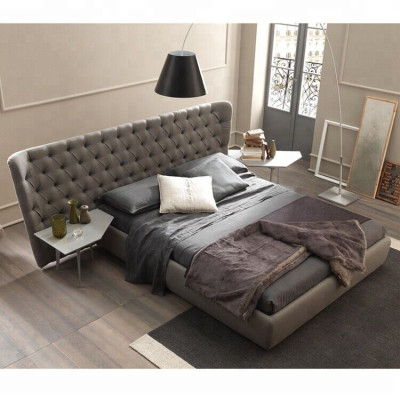 Grand lit double de luxe Chesterfield Mobilier de chambre de designer