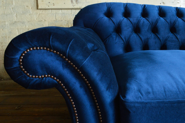 Canapé design 4 places Canapé avec revêtement en tissu bleu. Canapés classiques Chesterfield neufs