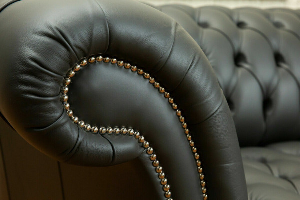Canapé Chesterfield 4 places en tissu et cuir gris avec revêtement en cuir