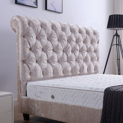 Lit double design Chesterfield beige moderne, meuble de luxe