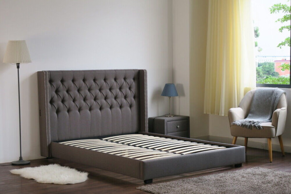 Grand lit double Chesterfield gris de luxe Royale Luxury Beds