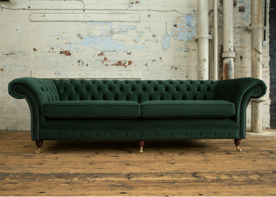 Canapé Chesterfield en cuir et tissu vert rembourré. Grand coussin d'assise XXL de 265 cm. Nouveau.