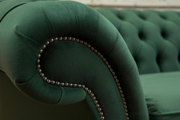Canapé Chesterfield en cuir et tissu vert rembourré. Grand coussin d'assise XXL de 265 cm. Nouveau.