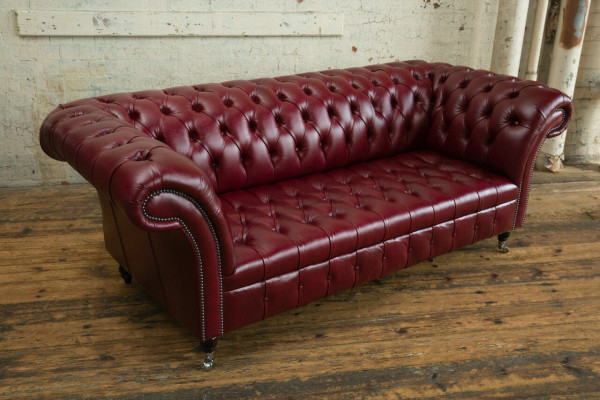 Canapé trois places design de style Chesterfield rouge, canapé trois places de luxe