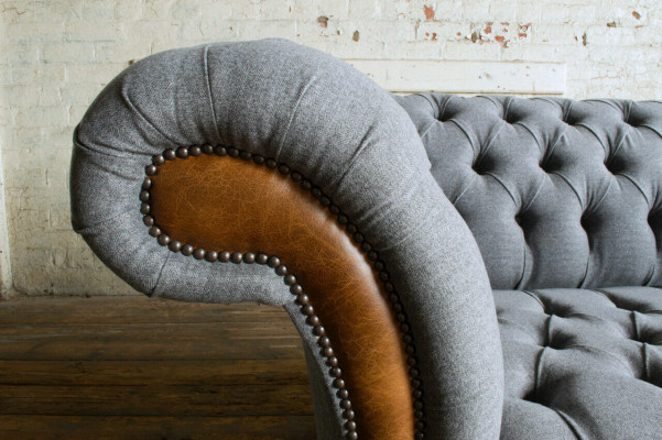 Élégant canapé 3 places Chesterfield gris de luxe pour le salon