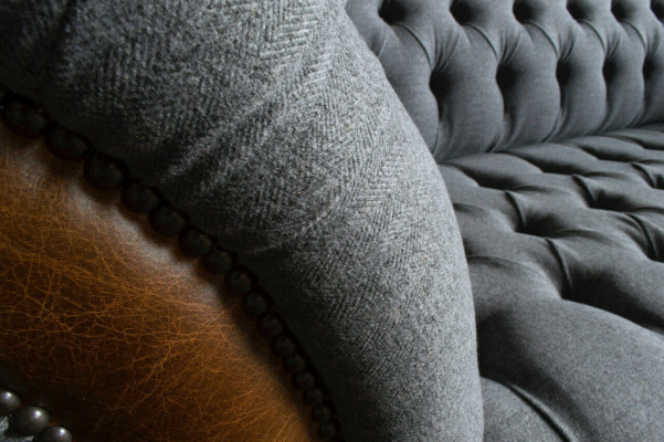 Élégant canapé 3 places Chesterfield gris de luxe pour le salon