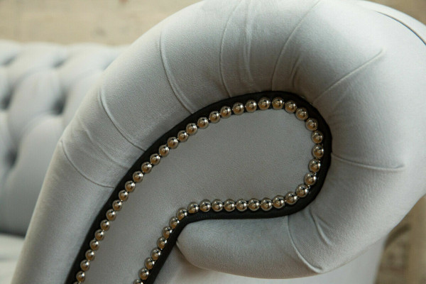 Canapé trois places moderne Chesterfield design blanc