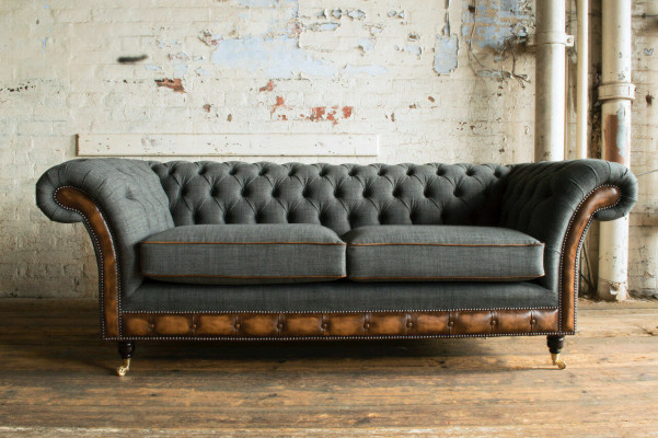 Élégant canapé Chesterfield trois places pour le salon