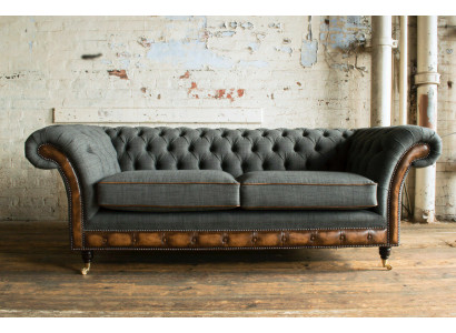 Élégant canapé Chesterfield trois places pour le salon