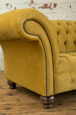 Canapé trois places de luxe Chesterfield design jaune pour salon
