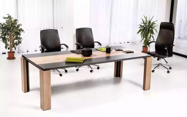 Tables de conférence de haute qualité pour des discussions et des réunions efficaces.