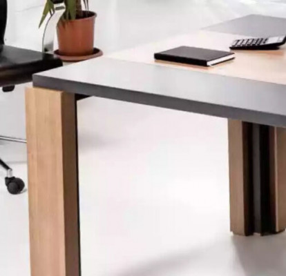 Tables de conférence de haute qualité pour des discussions et des réunions efficaces.