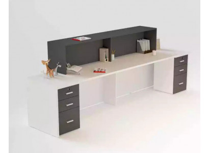 Luxe comptoir de réception dans un style moderne fait de matériaux de haute qualité