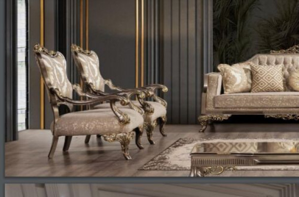 Un fauteuil baroque luxueux, classique, beige et or Chesterfield