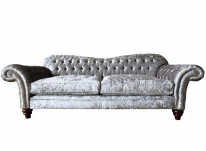 Luxueux canapé Chesterfield classique avec trois places en gris