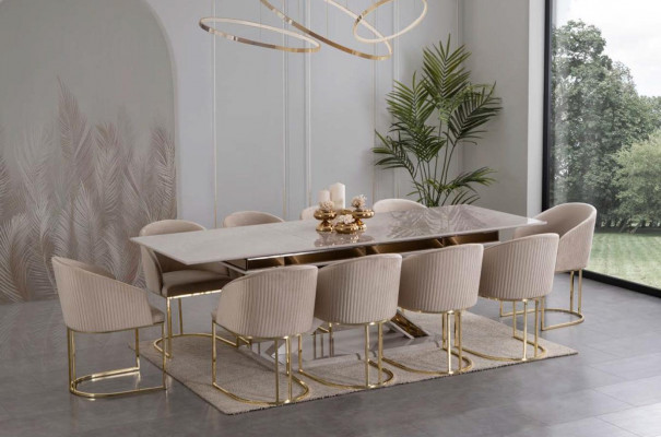 Set de salle à manger avec table à manger et 4 chaises avec accoudoirs.
