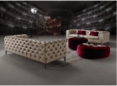 Luxueux ensemble de canapés 3+3 places en beige de style chesterfield.
